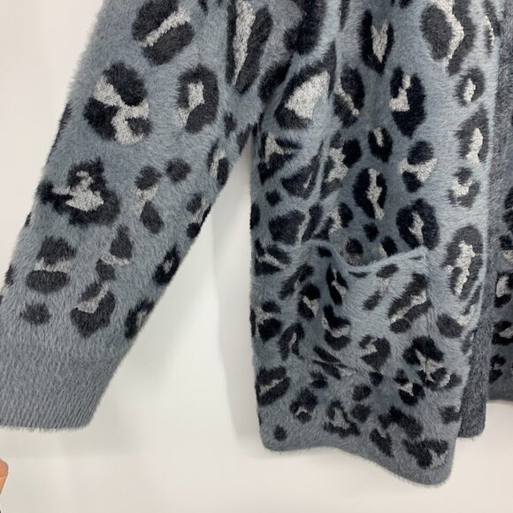 Evolution by Cryus Cardigan Gray Cheetah Fuzzy Soft Open Front NWT - Picture 6 of 11